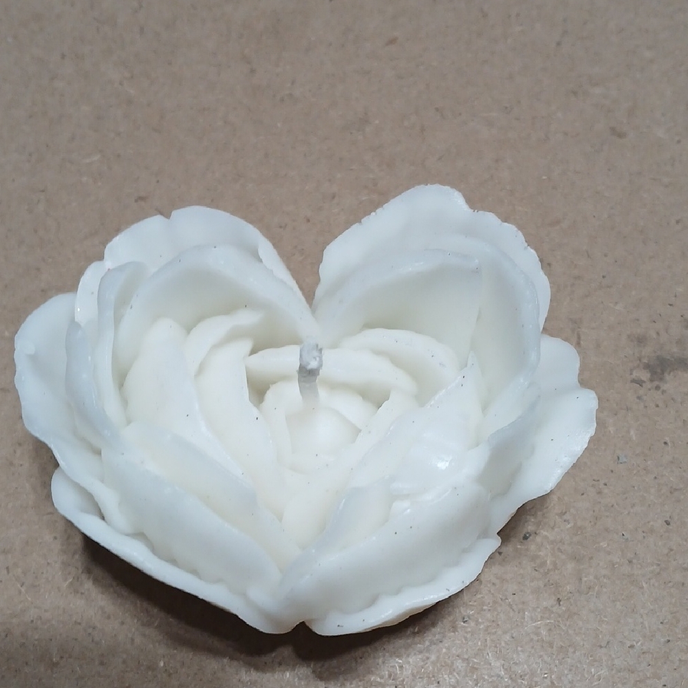 White Rose Shaped Candle